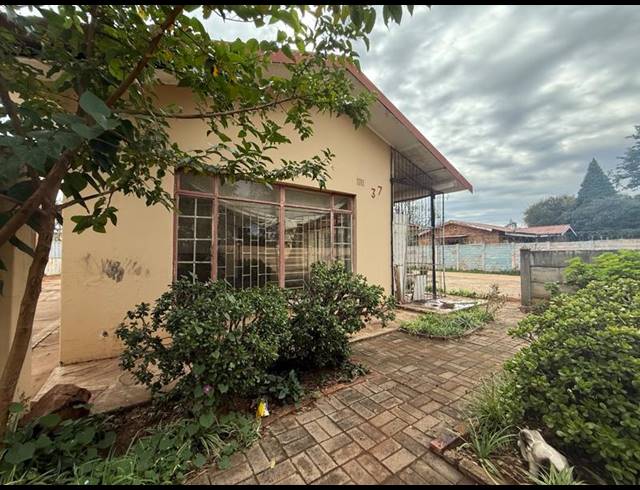 4 BEDROOM HOUSE FOR SALE IN VANDERBIJLPARK CW 2